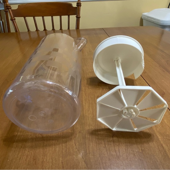 Pampered Chef half gallons/2 quart quick pitcher - Picture 6 of 7